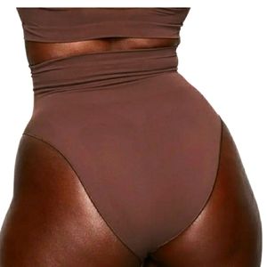 NWT SKIMS core control briefs sizeL/XL